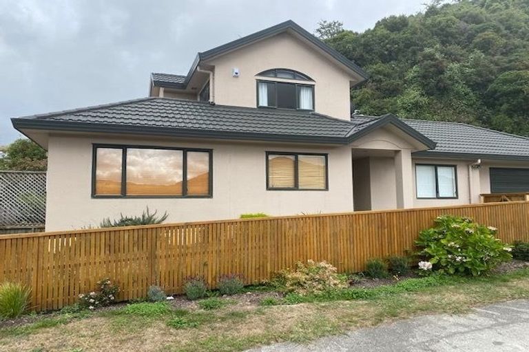 Photo of property in 5 Melksham Drive, Churton Park, Wellington, 6037