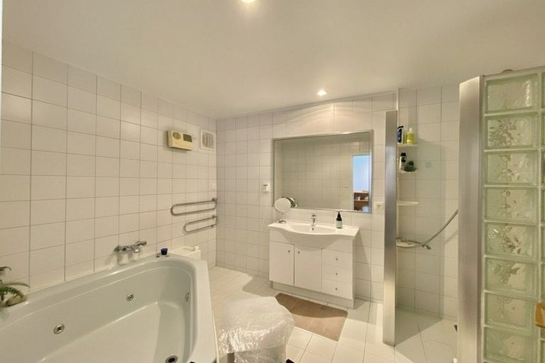 Photo of property in 30 Alexandra Road, Hataitai, Wellington, 6021