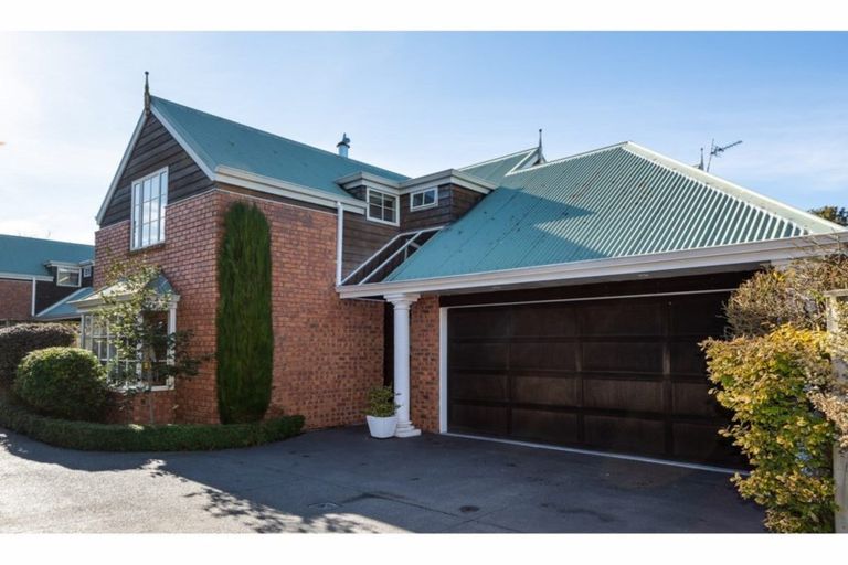 Photo of property in 2/61 Hawkesbury Avenue, St Albans, Christchurch, 8014