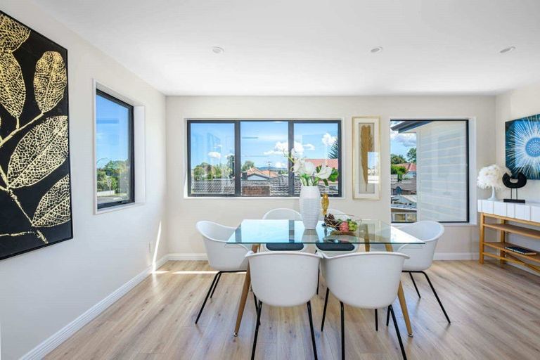 Photo of property in 2/11 Avondale Road, Taradale, Napier, 4112