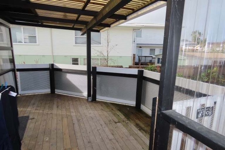 Photo of property in 3 Blue Way, Glendene, Auckland, 0602