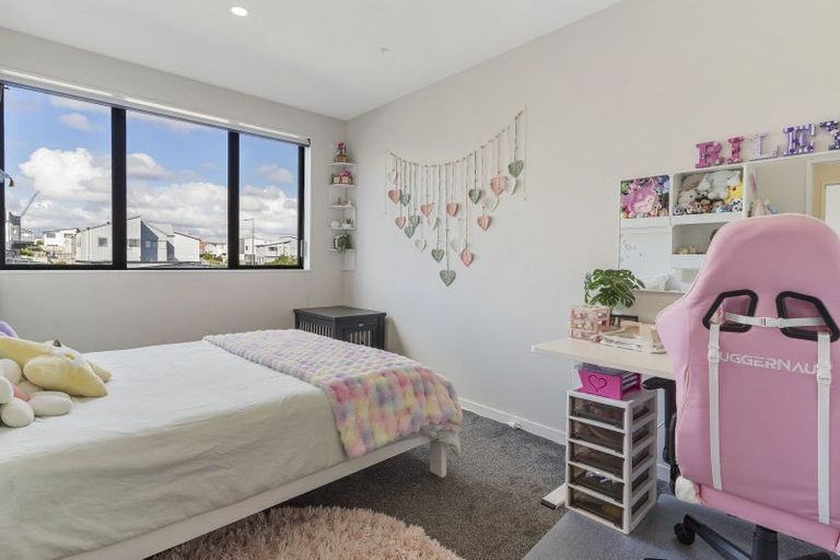 Photo of property in 8 Hato Road, Hobsonville, Auckland, 0616