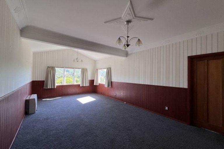 Photo of property in 168 The Ridgeway, Mornington, Wellington, 6021