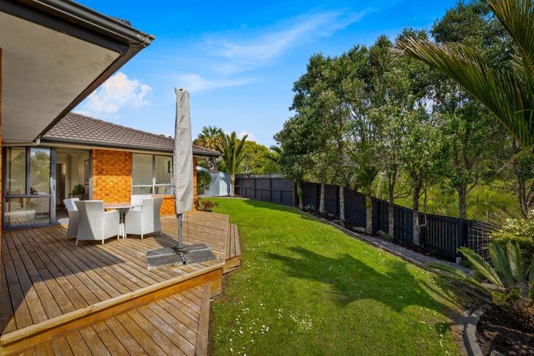 Photo of property in 12 Semillon Avenue, Henderson, Auckland, 0612