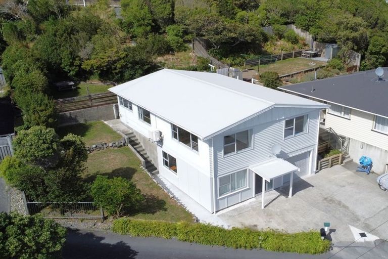 Photo of property in 97 Glanmire Road, Newlands, Wellington, 6037