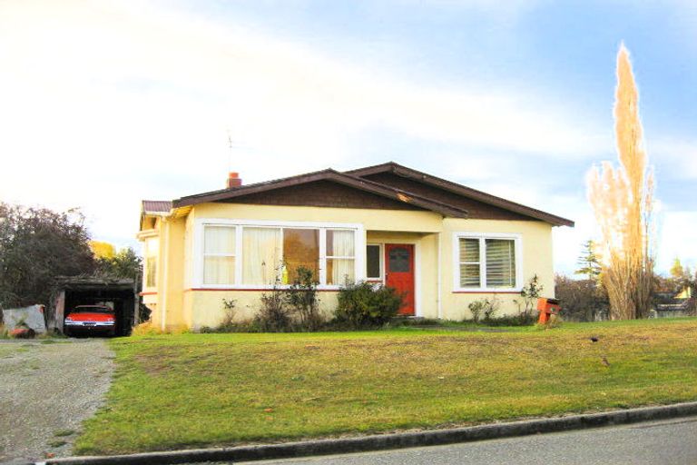 Photo of property in 42 Copinsha Street, Palmerston, 9430