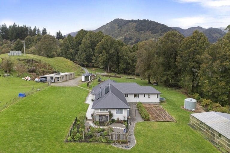 Photo of property in 120 East Mangahuia Road, Rangiwahia, Kimbolton, 4774