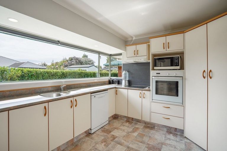Photo of property in 4 Rothesay Place, Highbury, Palmerston North, 4412