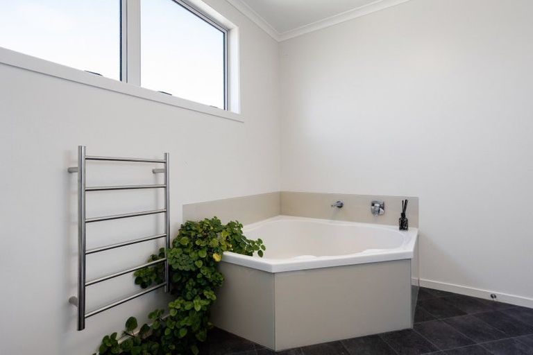 Photo of property in 29 Chiefs Court, Hamilton East, Hamilton, 3216