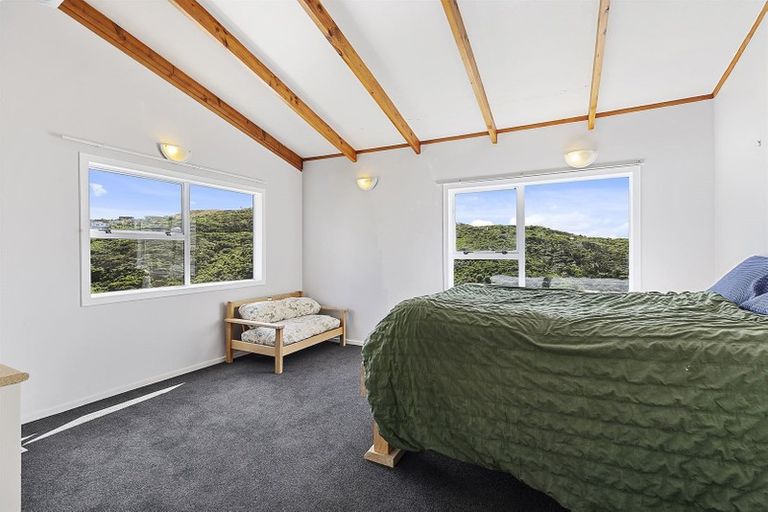 Photo of property in 16b Fernhaven Grove, Newlands, Wellington, 6037