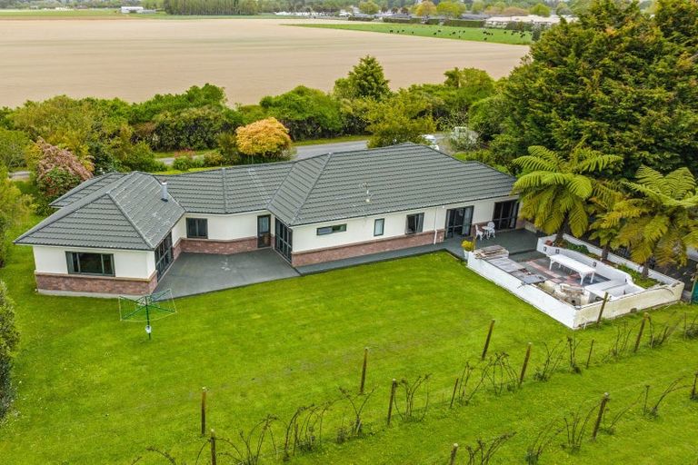 Photo of property in 10 Tui Glen Drive, Levin, 5571