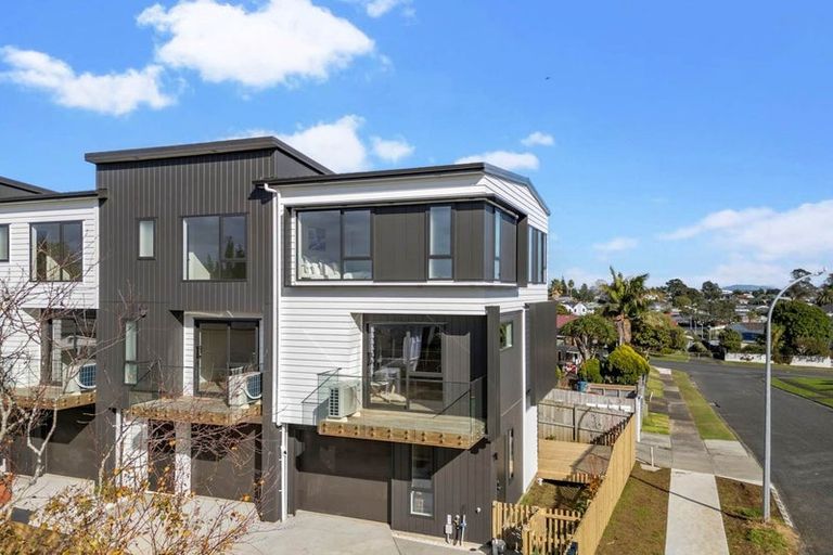 Photo of property in 24f Wayne Drive, Mangere, Auckland, 2022