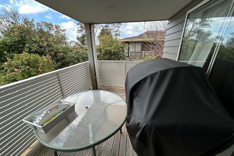 Photo of property in 17 Rothesay Bay Road, Rothesay Bay, Auckland, 0630