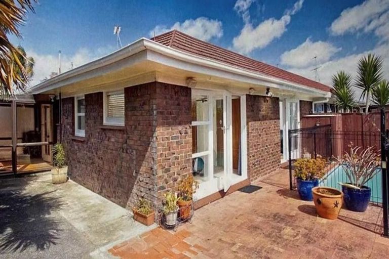 Photo of property in 2/56 Great South Road, Papatoetoe, Auckland, 2025