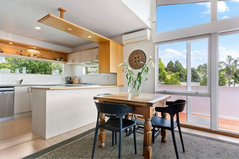 Photo of property in 31 Mcdowell Crescent, Hillcrest, Auckland, 0627