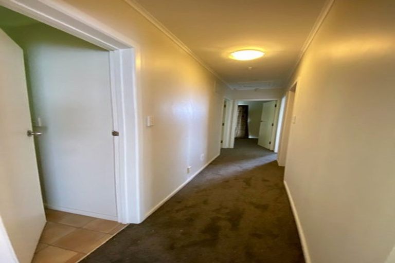 Photo of property in 229 Wairau Road, Totara Vale, Auckland, 0627