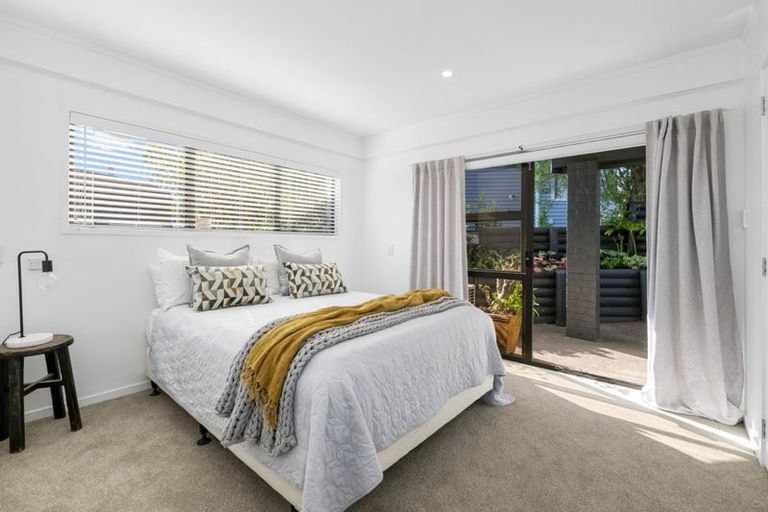Photo of property in 19 Zita Avenue, Matakatia, Whangaparaoa, 0930