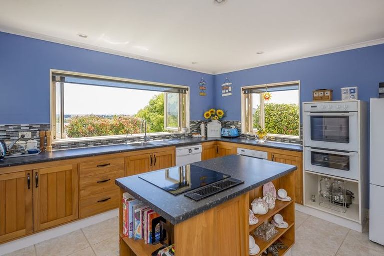 Photo of property in 115 Winara Avenue, Waikanae, 5036