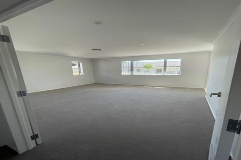 Photo of property in 30 Sorrel Crescent, Bucklands Beach, Auckland, 2012