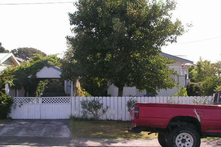 Photo of property in 2/30 Gladstone Road, Northcote, Auckland, 0627