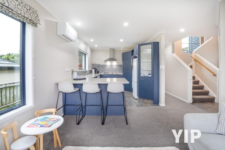 Photo of property in 140 Woodman Drive, Tawa, Wellington, 5028