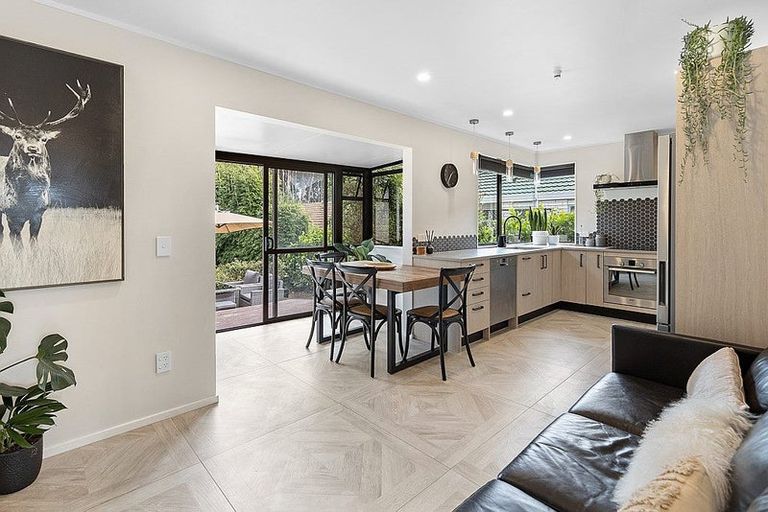Photo of property in 206 Glengarry Road, Glen Eden, Auckland, 0602