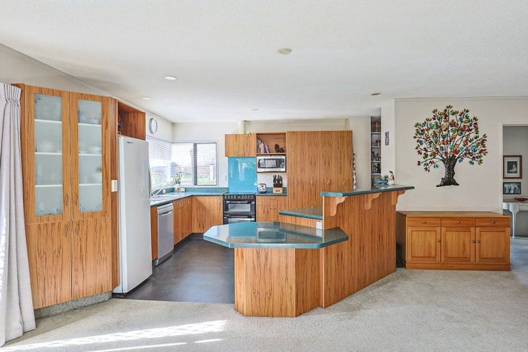 Photo of property in 102 Church Road, Taradale, Napier, 4112