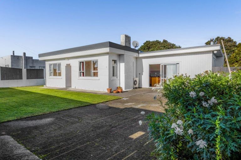 Photo of property in 62 Gisborne Terrace, Opunake, 4616