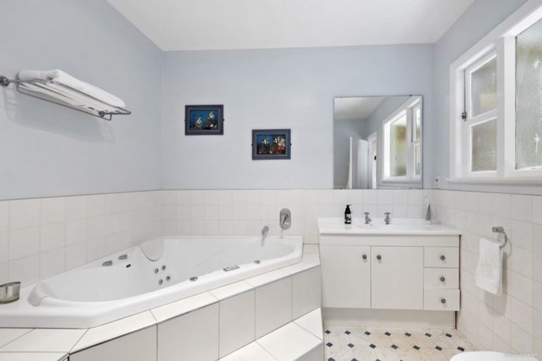 Photo of property in 346 The Esplanade, Island Bay, Wellington, 6023