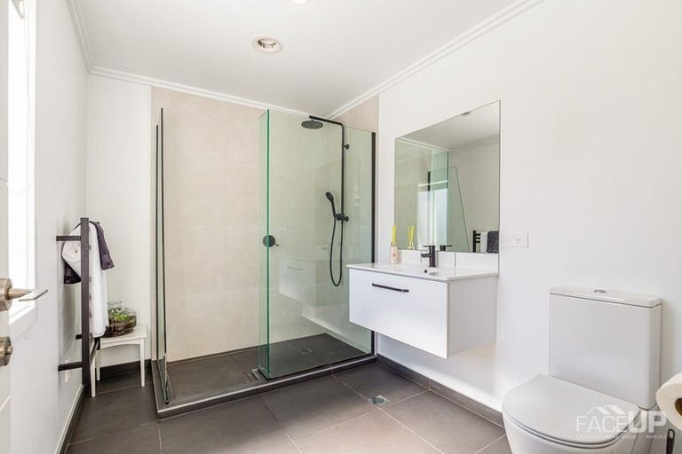 Photo of property in 32 Marine Parade, Hobsonville, Auckland, 0616