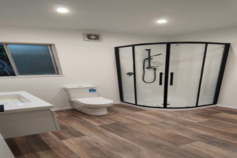 Photo of property in 3/4 Glanmire Road, Newlands, Wellington, 6037