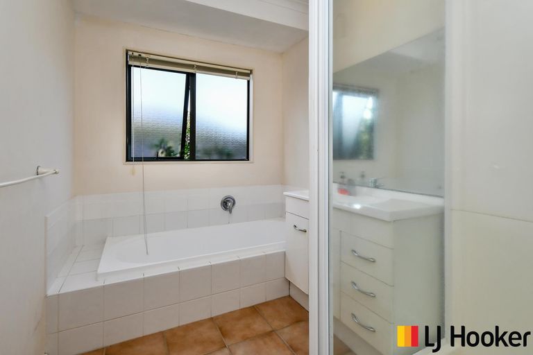 Photo of property in 25a Puriri Road, Pukekohe, 2120