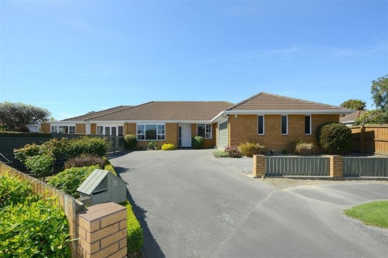 Photo of property in 2 Broadfell Avenue, Avonhead, Christchurch, 8042