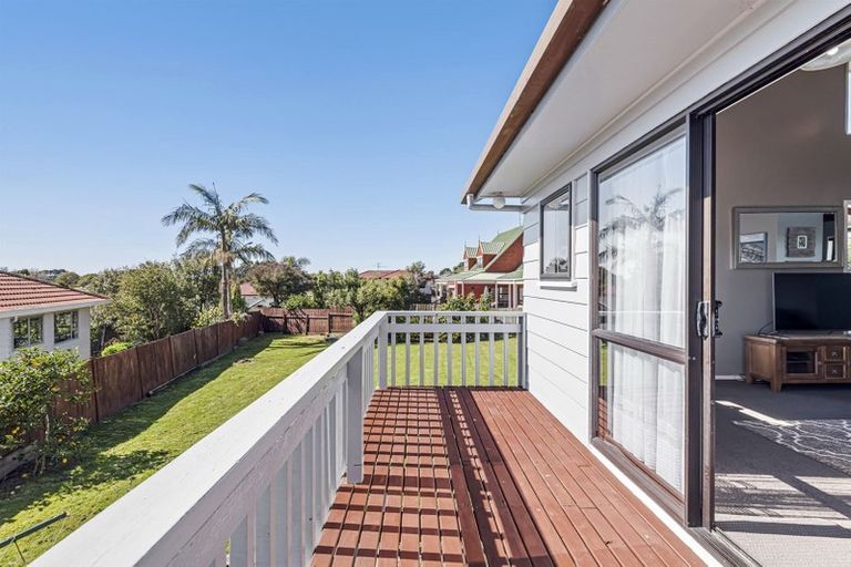 Photo of property in 92b Colwill Road, Massey, Auckland, 0614