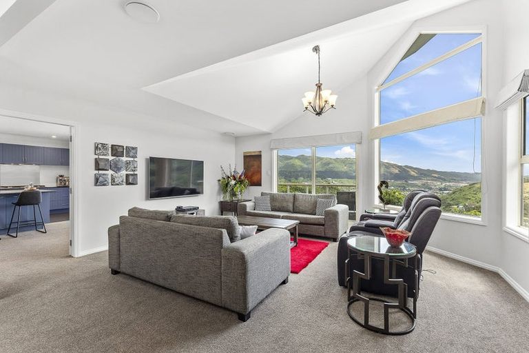 Photo of property in 11 Wilmshurst Place, Tawa, Wellington, 5028