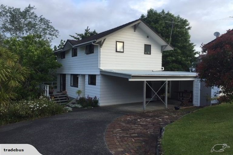 Photo of property in 1/70 Ayton Drive, Totara Vale, Auckland, 0629
