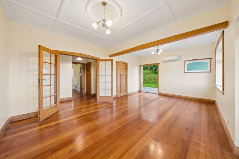 Photo of property in 8 Raroa Crescent, Northland, Wellington, 6012