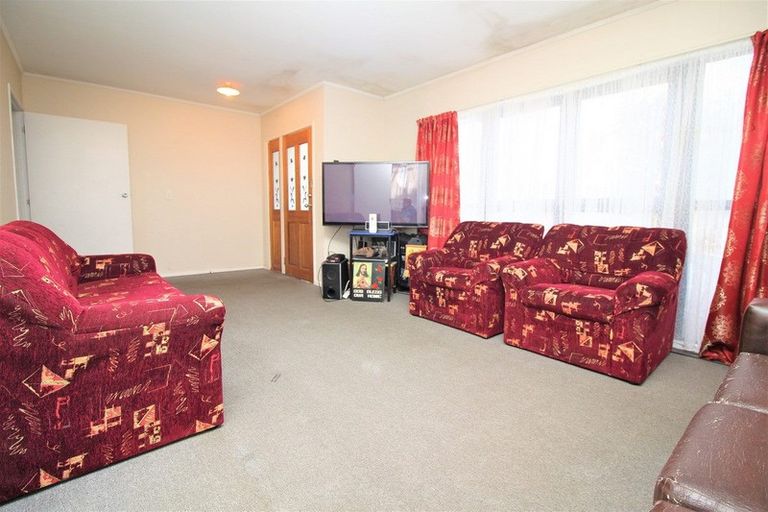 Photo of property in 12 Harwell Place, Mangere, Auckland, 2022