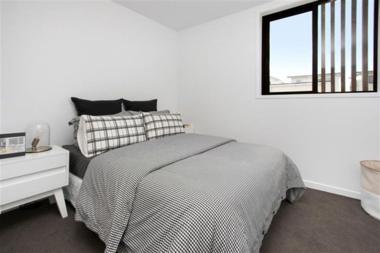 Photo of property in 4/163 Hobsonville Point Road, Hobsonville, Auckland, 0616