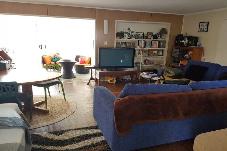 Photo of property in 2 Shepherds Road, Papakura, 2110