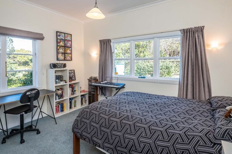 Photo of property in 6 Station Road, Khandallah, Wellington, 6035