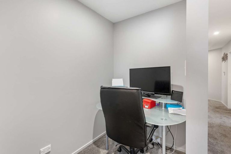 Photo of property in 15 Mataroa Place, Parklands, Christchurch, 8083