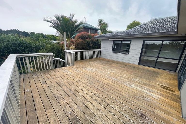 Photo of property in 2/28 Coroglen Avenue, Birkenhead, Auckland, 0626