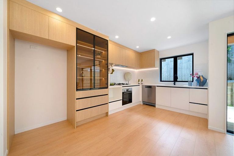 Photo of property in 6b Palmer Avenue, Glen Eden, Auckland, 0602