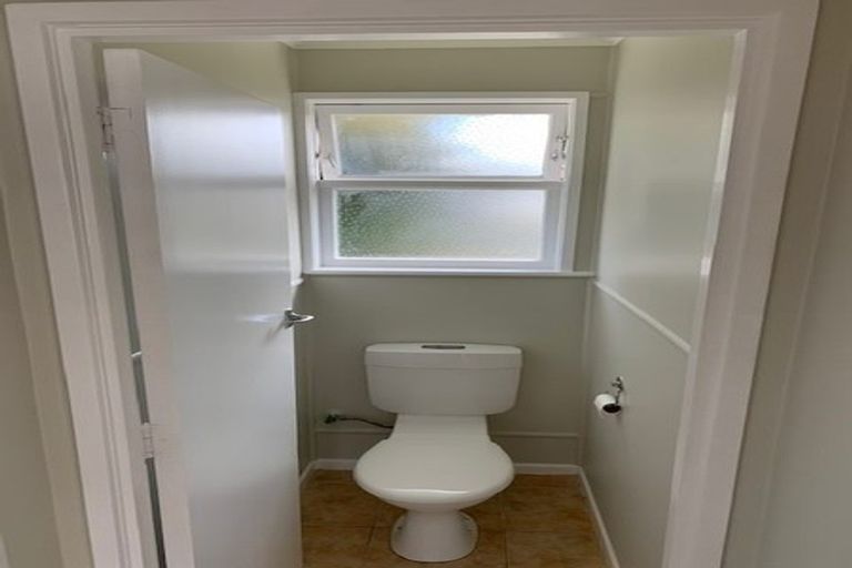 Photo of property in 1/165 Chivalry Road, Glenfield, Auckland, 0629