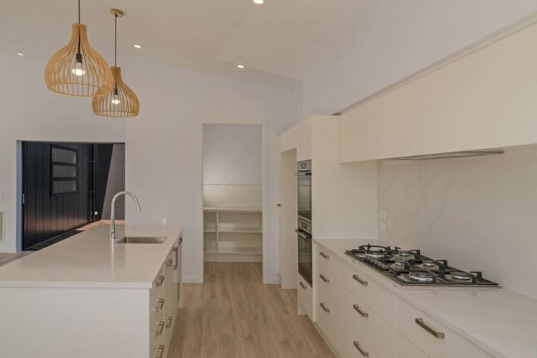 Photo of property in 14 Lady Jocelyn Place, Whitianga, 3510