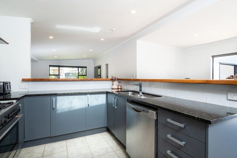 Photo of property in 24a Cambridge Road, Riverhead, 0820