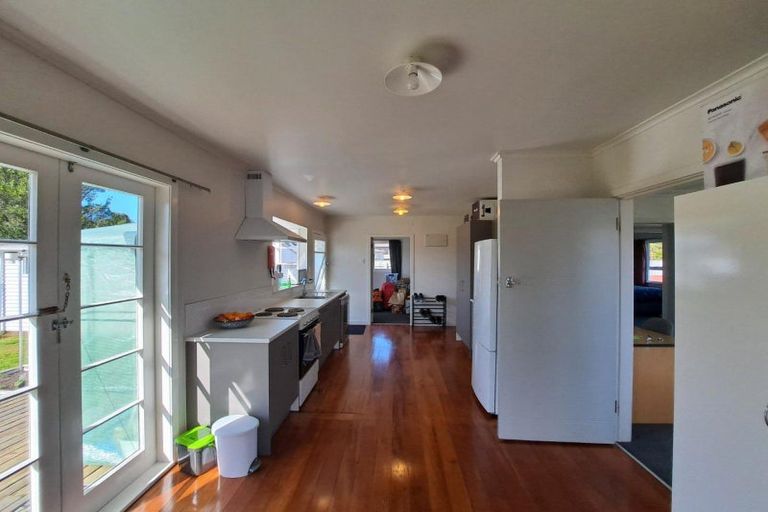 Photo of property in 9 Pukatea Street, Inglewood, 4330