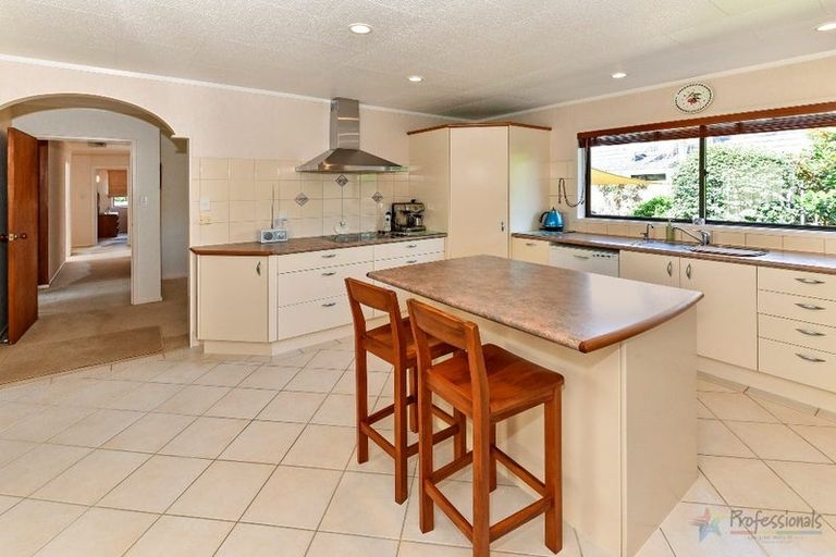Photo of property in 2 Evanda Crescent, Conifer Grove, Takanini, 2112