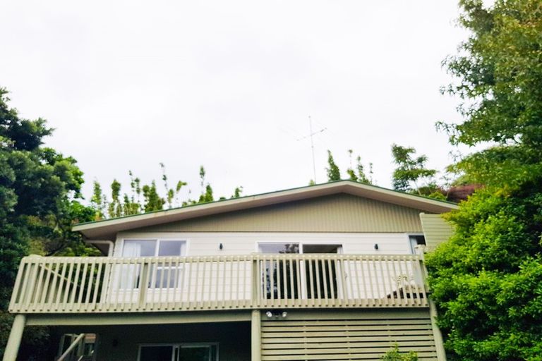 Photo of property in 19 Pohutukawa Avenue, Red Beach, 0932